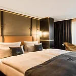 - The Niu, Cobbles By Ihg إسن