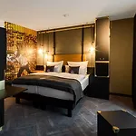 - The Niu, Cobbles By Ihg Эссен