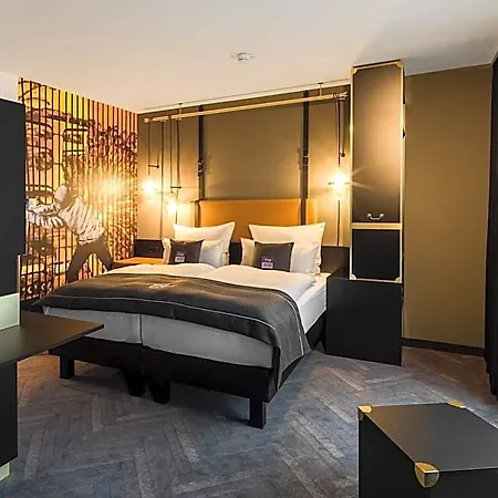 - The Niu, Cobbles By Ihg 埃森