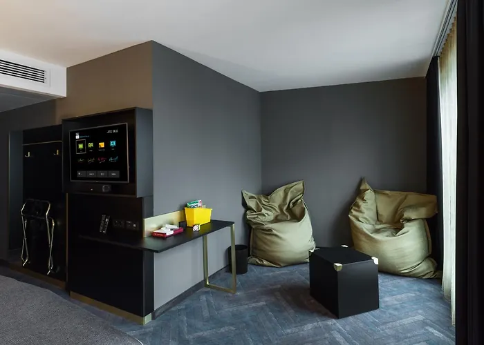 - The Niu, Cobbles By Ihg