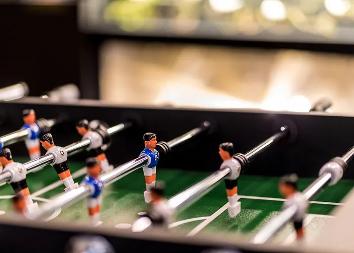 - The Niu, Cobbles By Ihg Έσσεν