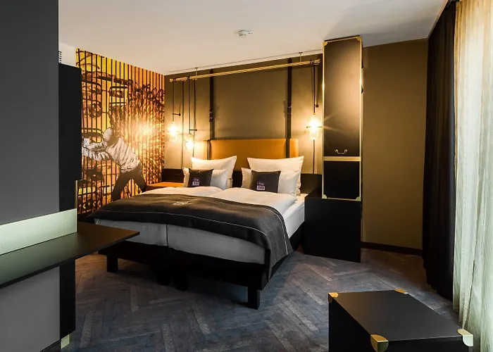 - The Niu, Cobbles By Ihg Έσσεν