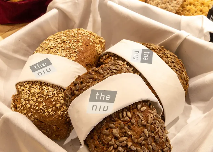 - The Niu, Cobbles By Ihg Έσσεν