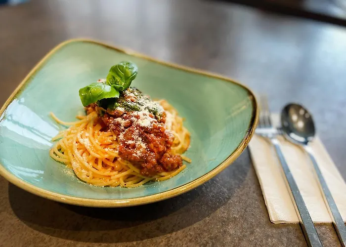 - The Niu, Cobbles By Ihg Έσσεν